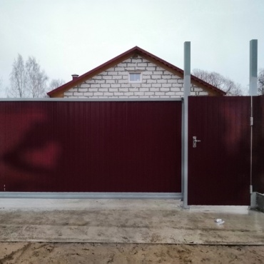 Откатные ворота с ручным приводом из сэндвич-панели 2300x1600
