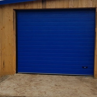Ворота Hormann секционные синего цвета 2205x2500